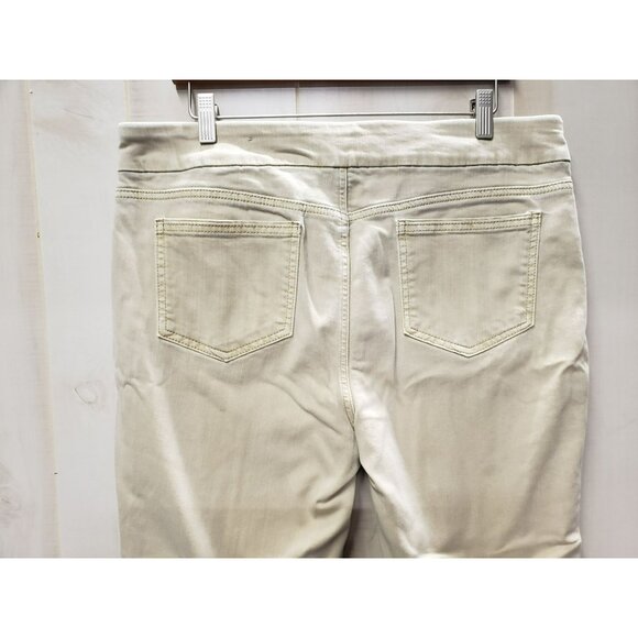 Chico's Pull On Jegging Ankle Pants With Button Detail Size 14R 2.5R Beige STAIN - Picture 7 of 9